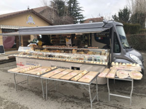 Votre Fromager sur le marché de Brézins